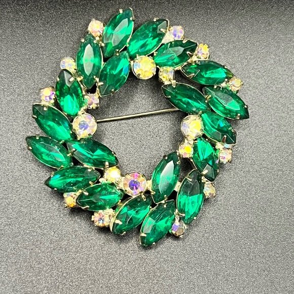 Vintage Emerald Green & Rhinestone Brooch. - Picture 1 of 7